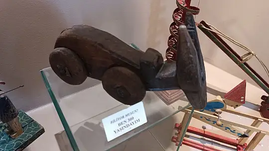 Gaziantep'teki 300 yıllık oyuncak tavşan ilgi görüyor
