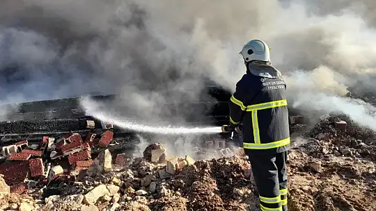 Gaziantep'teki depo yangını 6 saatte kontrol altına alındı