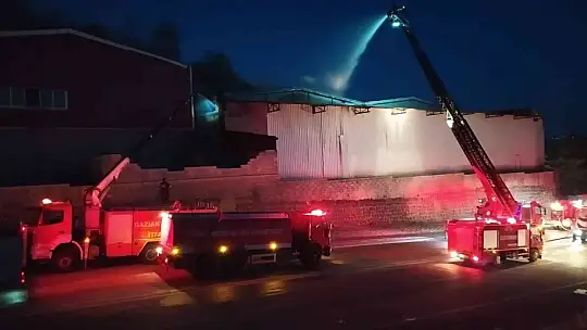 Gaziantep'teki fabrika yangını 4 saatte kontrol altına alındı