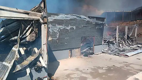 Gaziantep'teki fabrika yangını 5 saatlik çalışmayla kontrol altına alındı