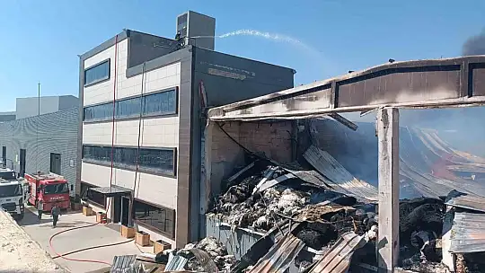 Gaziantep'teki fabrika yangını 5 saatlik çalışmayla kontrol altına alındı