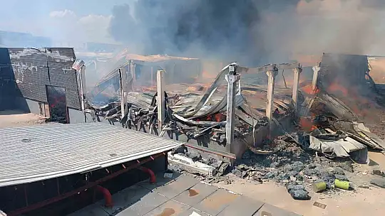 Gaziantep'teki fabrika yangını 5 saatlik çalışmayla kontrol altına alındı