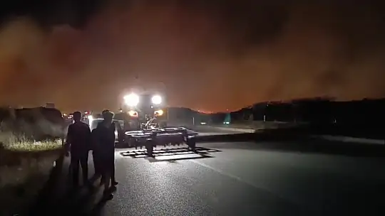 Gaziantep'teki mera ve anız yangınına müdahale sürüyor