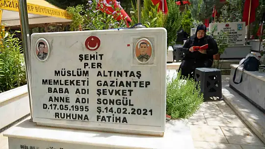 Gaziantep'teki mezarlıklar ve şehitliklerde Arefe yoğunluğu