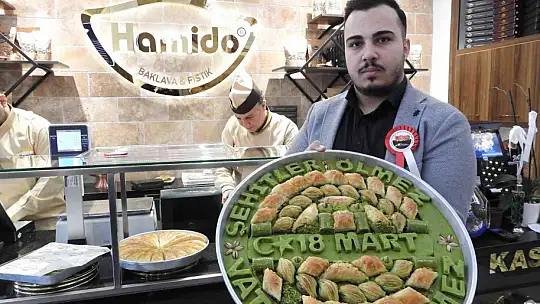 Gaziantepli gazi baklavacıdan şehitler günü etkinliği