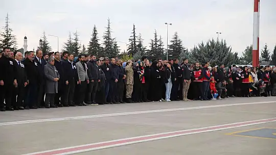 Gaziantepli şehitler için havalimanında tören