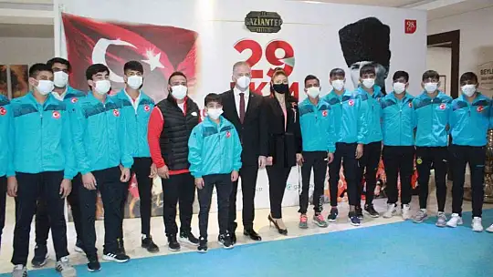 Gaziantepliler Cumhuriyet balosunda buluştu