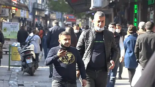 Gaziantepliler yeni yasaklara rağmen dışarıda