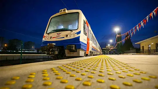 Gaziray ile entegre çalışan raybüs, yolculardan büyük rağbet görüyor