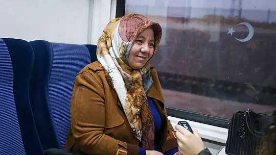 Gaziray ile entegre çalışan raybüs, yolculardan büyük rağbet görüyor