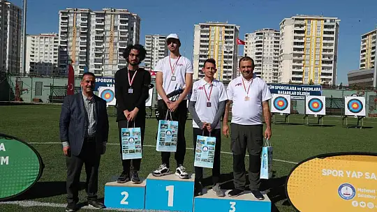 Geleceğin okçuları 29 Ekim Kupası'nda yarıştı