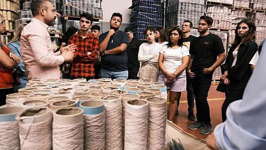 Geleceğin Tasarımcıları Halı Fabrikasını Ziyaret Etti