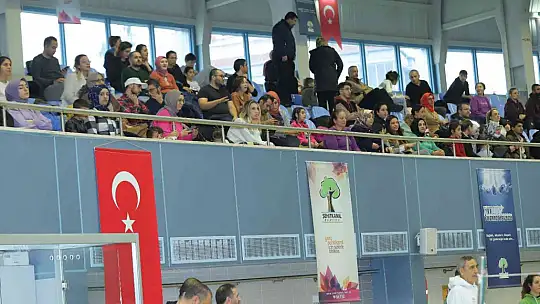 Geleneksel Ata yüzme şenlikleri coşkuyla başladı