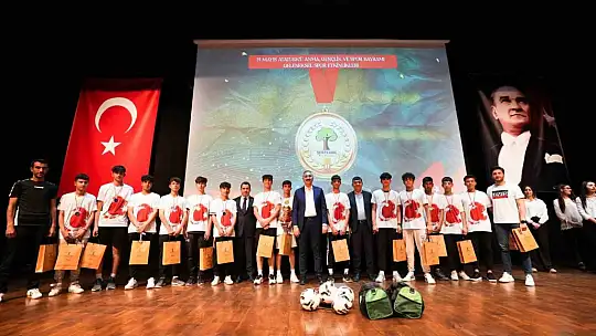 Geleneksel gençlik kupaları ödülleri sahiplerini buldu