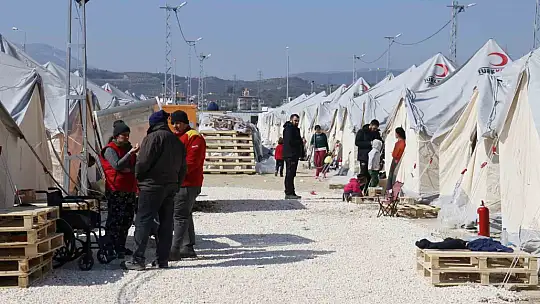 Gelin ve damat düğün gecesi depremde öldü