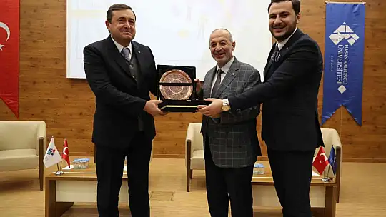 Genç iş adamları HKÜ'de tecrübelerini paylaştı
