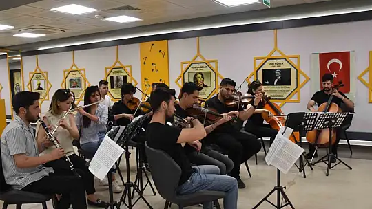 Gençler geleceğin sanatçıları olma yolunda ilerliyor