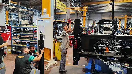 Gençler meslek hayallerine MST Makina'da kavuşuyor