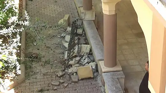 Gençler meyve toplarken duvar çöktü: 4 yaralı
