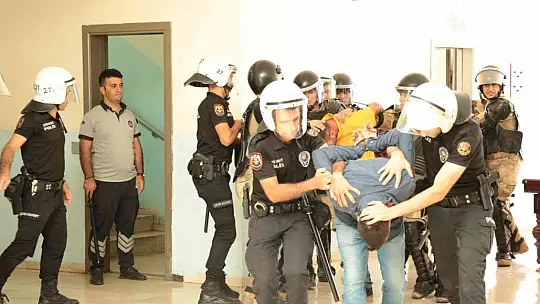 Geri Gönderme Merkezinde müdahale tatbikatı gerçeğini aratmadı