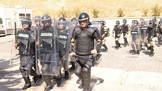 Geri Gönderme Merkezinde müdahale tatbikatı gerçeğini aratmadı