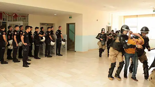 Geri Gönderme Merkezinde müdahale tatbikatı gerçeğini aratmadı