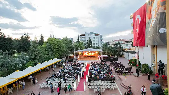 GKV Özel İlkokulu 60. yıl mezunlarını uğurladı
