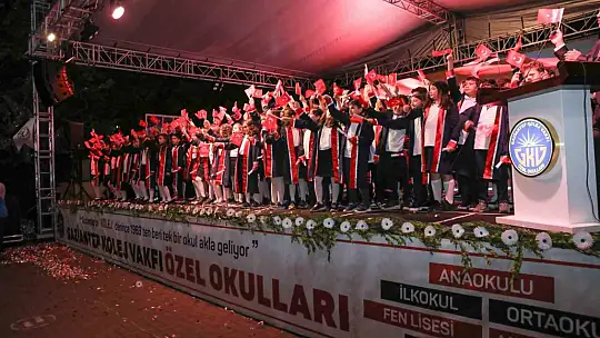 GKV Özel İlkokulu 60. yıl mezunlarını uğurladı