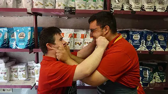 Glutensiz Bir Başka Kafe'nin 'özel ihtiyaçlı' çalışanları azimleriyle takdir topluyor