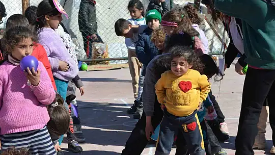 Gönüllü öğretmenler depremzedeler için seferber oldu