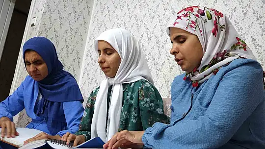 Görme engelli kardeşlerin Kur'an-ı Kerim aşkı imrendiriyor