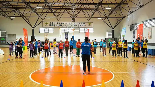 Görme engelli öğrenciler spor yaptı, oyunlar oynadı