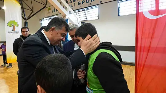 Görme engelli öğrenciler spor yaptı, oyunlar oynadı