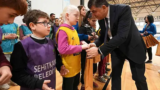 Görme engelli öğrenciler spor yaptı, oyunlar oynadı
