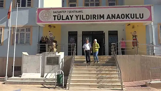 Görme engelli okul müdürü azmiyle örnek oluyor