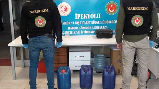 Gümrük muhafaza ekipleri, bidonlara gizlenmiş 57 kilogramlık uyuşturucunun yurda girişini engelledi