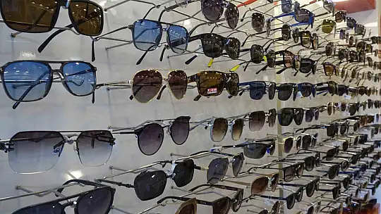 Güneş gözlüğünün sahtesi katarak'a sebep oluyor