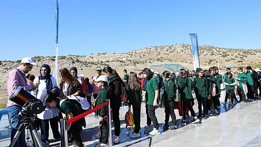 Güneş tutulmasını Fırat'ın incisi Rumkale'de izlediler