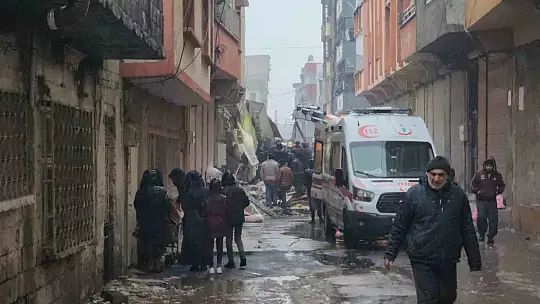Günün ilk ışıklarıyla deprem bölgesi