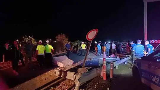 Hafif ticari araç güvenlik görevlilerinin bulunduğu kulübeye çarptı: 1 ölü, 3 yaralı