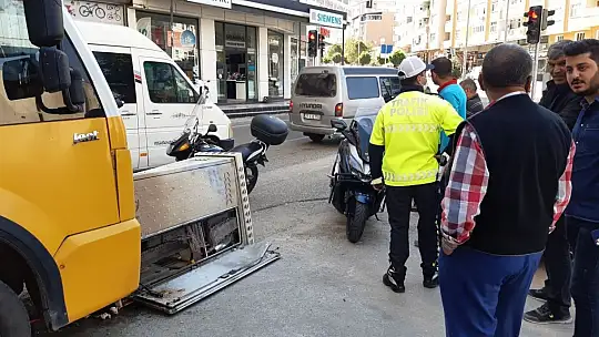 Halk otobüsü kaza yaptı 3 mahallenin interneti kesildi