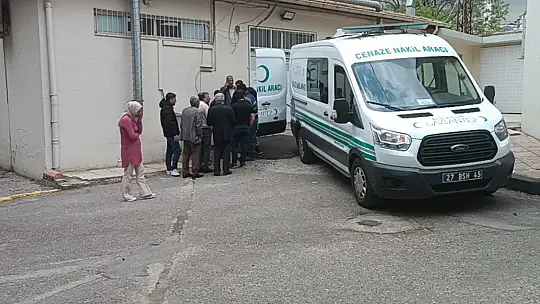 Hareket halindeki polis otosundan atlayan şahıs hayatını kaybetti