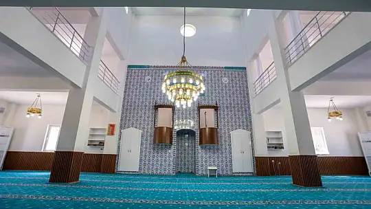 Hasarlı cami imece usulüyle yeniden ibadete açıldı