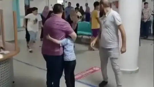 Hastanedeki silahlı kavga sırasında yaşanan panik cep telefonu kamerasında