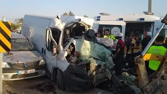 Hatalı sollama faciaya neden oldu: 2 ölü, 3 yaralı