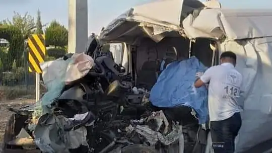 Hatalı sollama faciaya neden oldu: 2 ölü, 3 yaralı