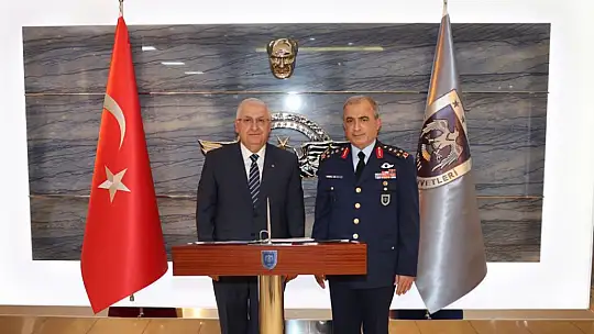 Hava Kuvvetleri Komutanlığında devir teslim töreni