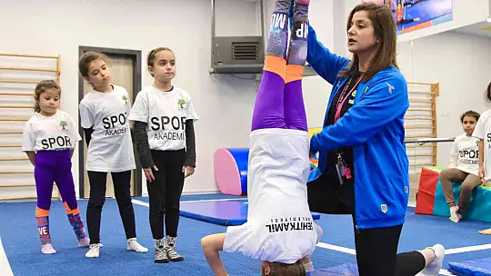 Hem spor yapıyor hem de çocuklarına örnek oluyorlar