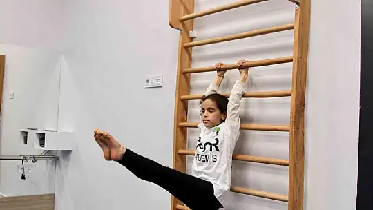 Hem spor yapıyor hem de çocuklarına örnek oluyorlar