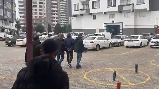 Hırsızlık için girdiği evde suçüstü yakalandı